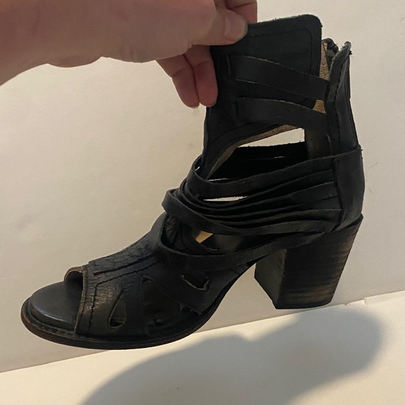 Freebird by Steven Black Leather Heeled Sandals size 7 - Picture 5 of 8
